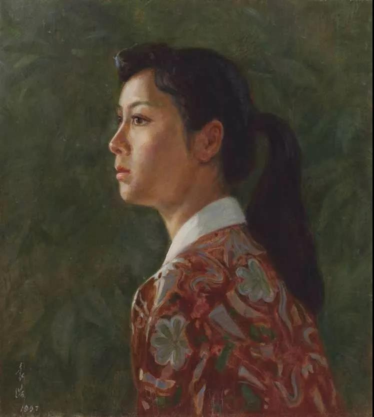 广东韶关女学生侧像.jpg